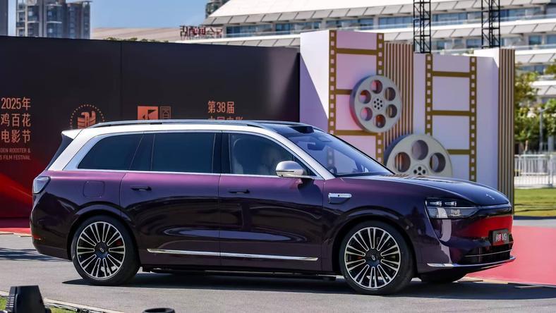 问界M9:不做平替,只做定义